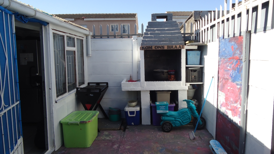 2 Bedroom Property for Sale in Pelican Park Western Cape